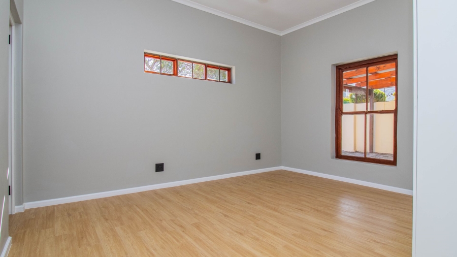 3 Bedroom Property for Sale in Sandbaai Western Cape